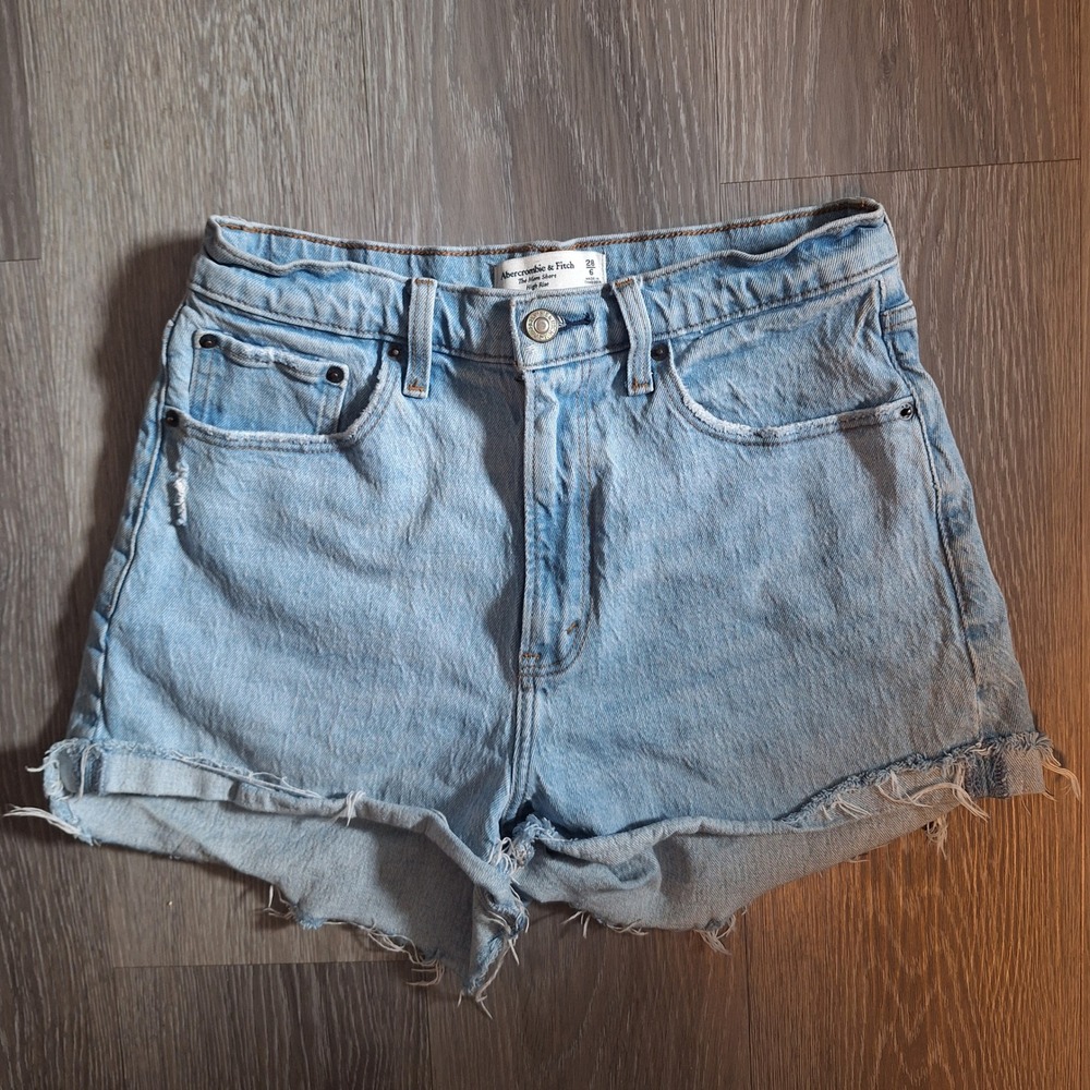 Abercrombie & Fitch Curve Love High Rise Shorts Light Wash Denim Size 28 US 6
